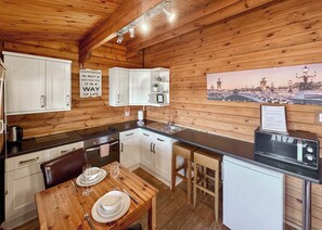Mallard Lodge - Bosworth Lakeside Lodges, Market Bosworth, near Nuneaton