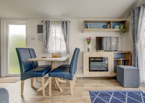 Fistral 2 Bed Hot Tub (Pet) - St Agnes Holiday Park, Blackwater, St Agnes