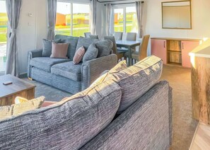 Pondview Retreat Lodge - Whitecairn Holiday Park, Glenluce, Newton Stewart