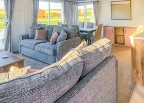 Pondview Retreat Lodge - Whitecairn Holiday Park, Glenluce, Newton Stewart