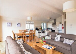 Perran - Caddy’s Corner Lodges, Carnmenellis, Nr Falmouth