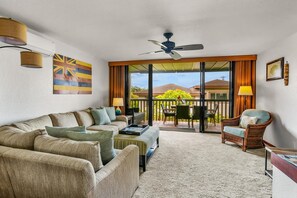 Comfortable Living Room & Lanai