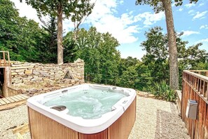 Hot Tub! Right off main decking 