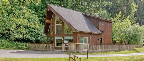 Typical Saltspring Lodge VIP | Penvale Lakes Lodge, Llangollen