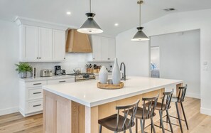 Kitchen - island 