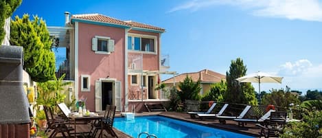 Charming Kefalonia Villa | 2 Bedrooms | Villa Mary | Private Pool & Fully Air-Conditioned | Skala