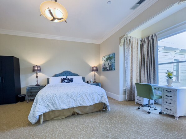 KING SUITE BEDROOM
