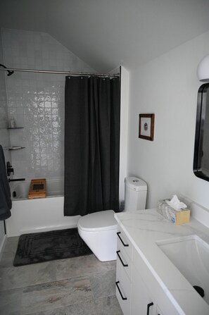 Full bath with tub/shower combo