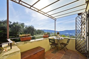 The exclusive equipped terrace withe wide view