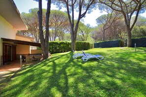The garden and the property with reserved and private spaces with privacy