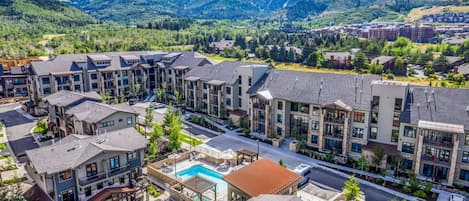 Welcome to Blackstone at Canyons, Luxury Park City Residences Located on Canyons Golf Course.