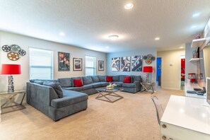 Upstairs Loft Theater Room - Relax, Enjoy A Movie or Challenge Someone To a Video Game!