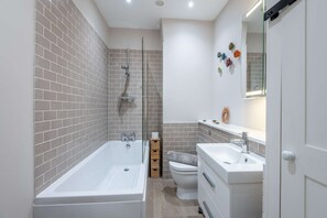 ce6efac9-76ca-4cbd-8b13-2cb6ea6d2cf8