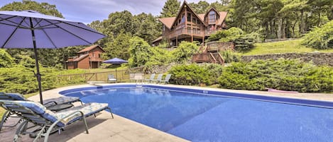 Montville Vacation Rental | 1BR | 1BA | 625 Sq Ft | Stairs Required to Enter