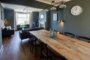 Raven House, Robin Hoods Bay - Host & Stay