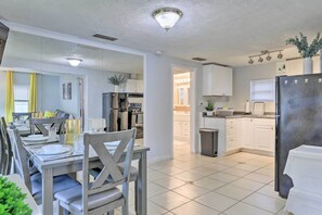 Dining Area | Dishware Provided | Single-Story Home