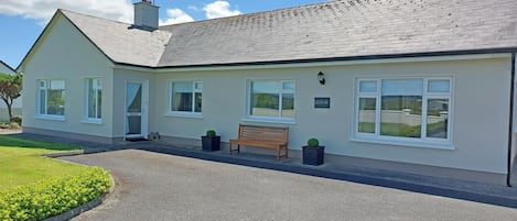 Southland Holiday Home, Seaside Holiday Accommodation Available near Milltown Malbay, County Clare