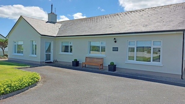 Southland Holiday Home, Seaside Holiday Accommodation Available near Milltown Malbay, County Clare