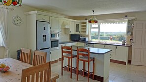 Southland Holiday Home, Seaside Holiday Accommodation Available near Milltown Malbay, County Clare