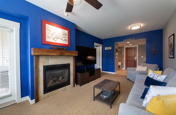 Living Room, Indoors, Room, Flooring, Screen
