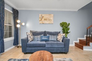 Beautiful welcoming Living Room area - comfy sofabed