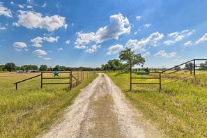 Property Entry | Horses On-Site