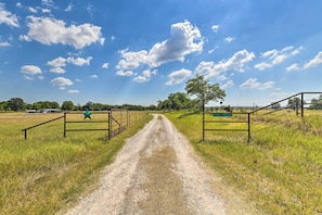 Property Entry | Horses On-Site