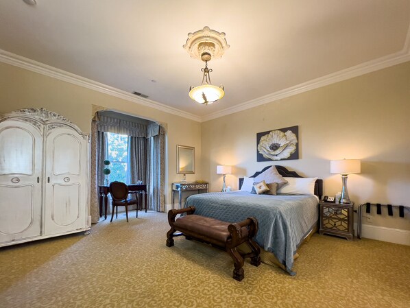 KINGBEDROOM