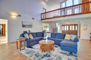 Living Room | 1st Floor | Smart TV | Fireplace