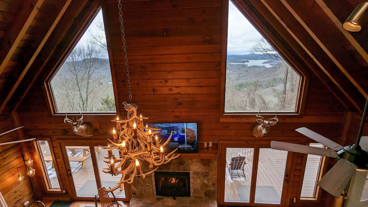 Stunning Blue Ridge Lake and mountain view cabin