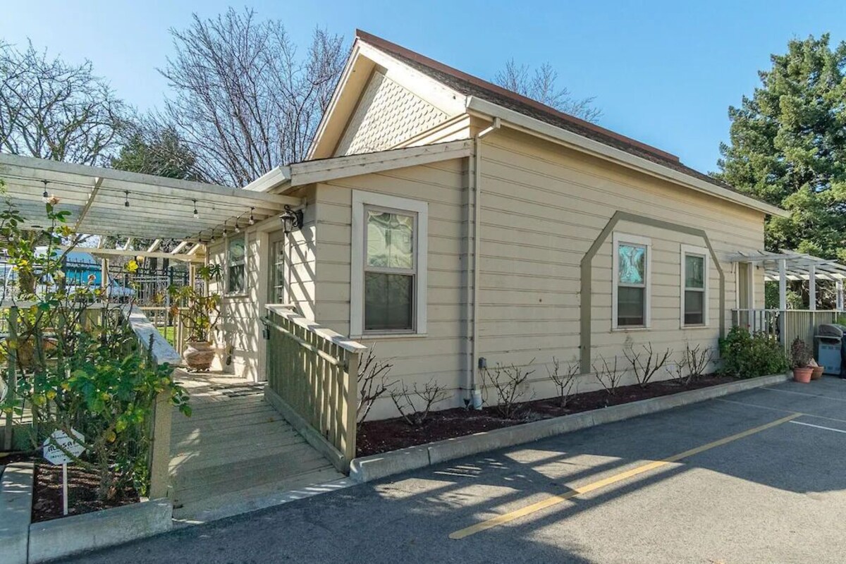 Private Cottage near Monterey & Carmel + Patio