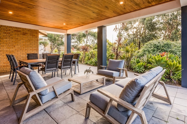 Relax on the undercover patio, with a lounge suite encouraging wine and cheese at sunset.