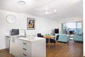 Breakfast table and kitchen Island