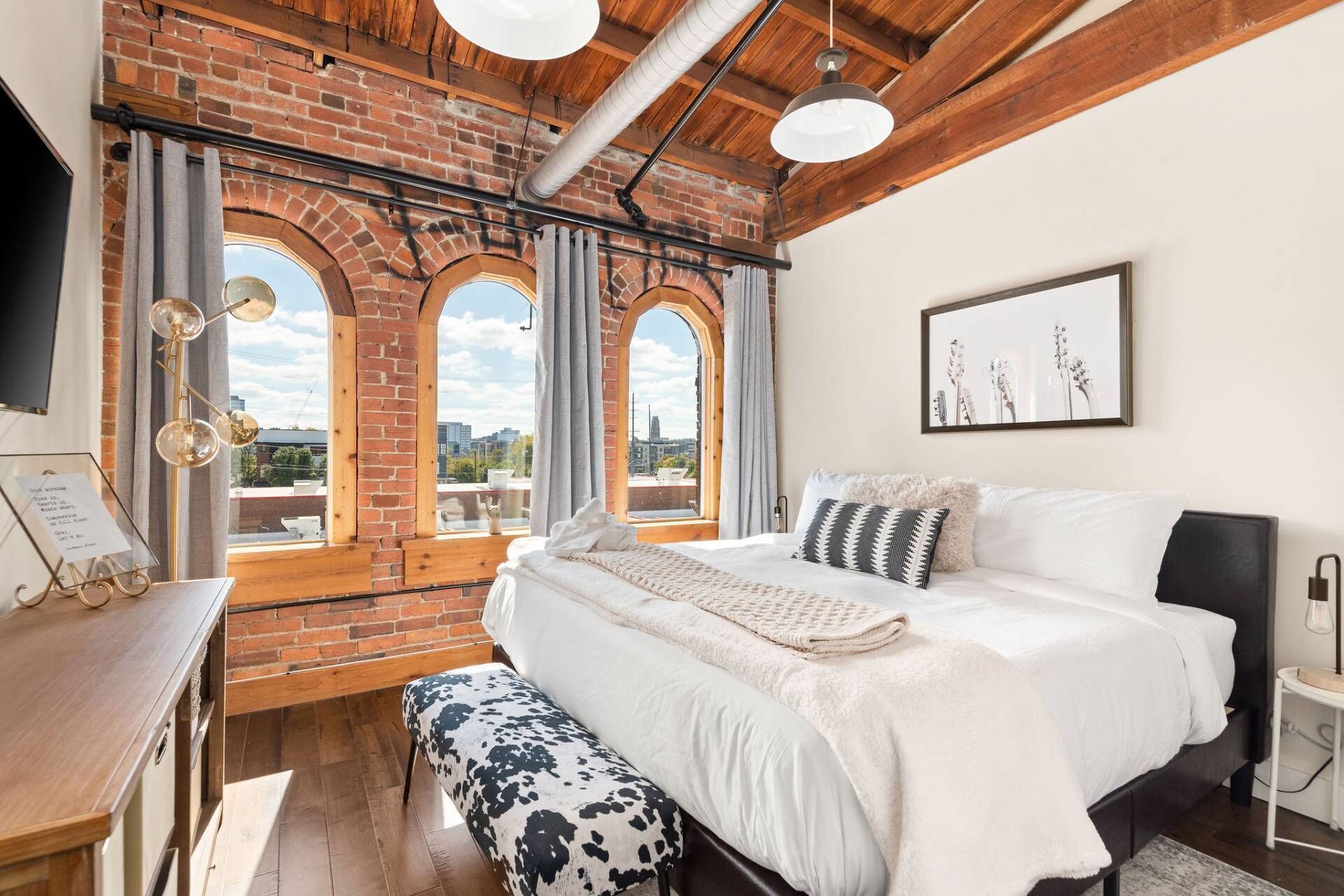 Lux Industrial Loft Penthouse ~ Top floor ~ 1865 Club/Bar