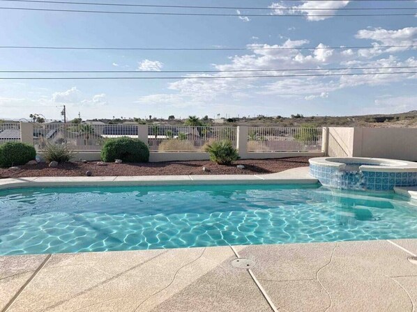 Heatable pool and spa