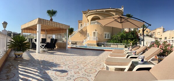 Villa Oceania your private poolarea