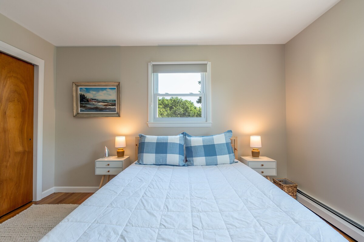 Aweighs Away- Waterfront home perched above the gentle shore of Beal’s Cove
