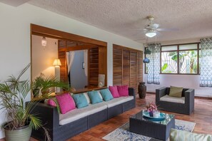 Living area (3)