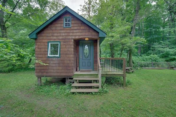 Narvon Vacation Rental | Studio | 1BA | 4 Steps Required | 216 Sq Ft