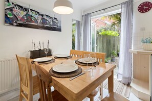 Dining / Restaurant