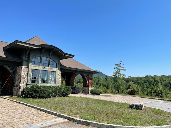 Cottage with Great Views!