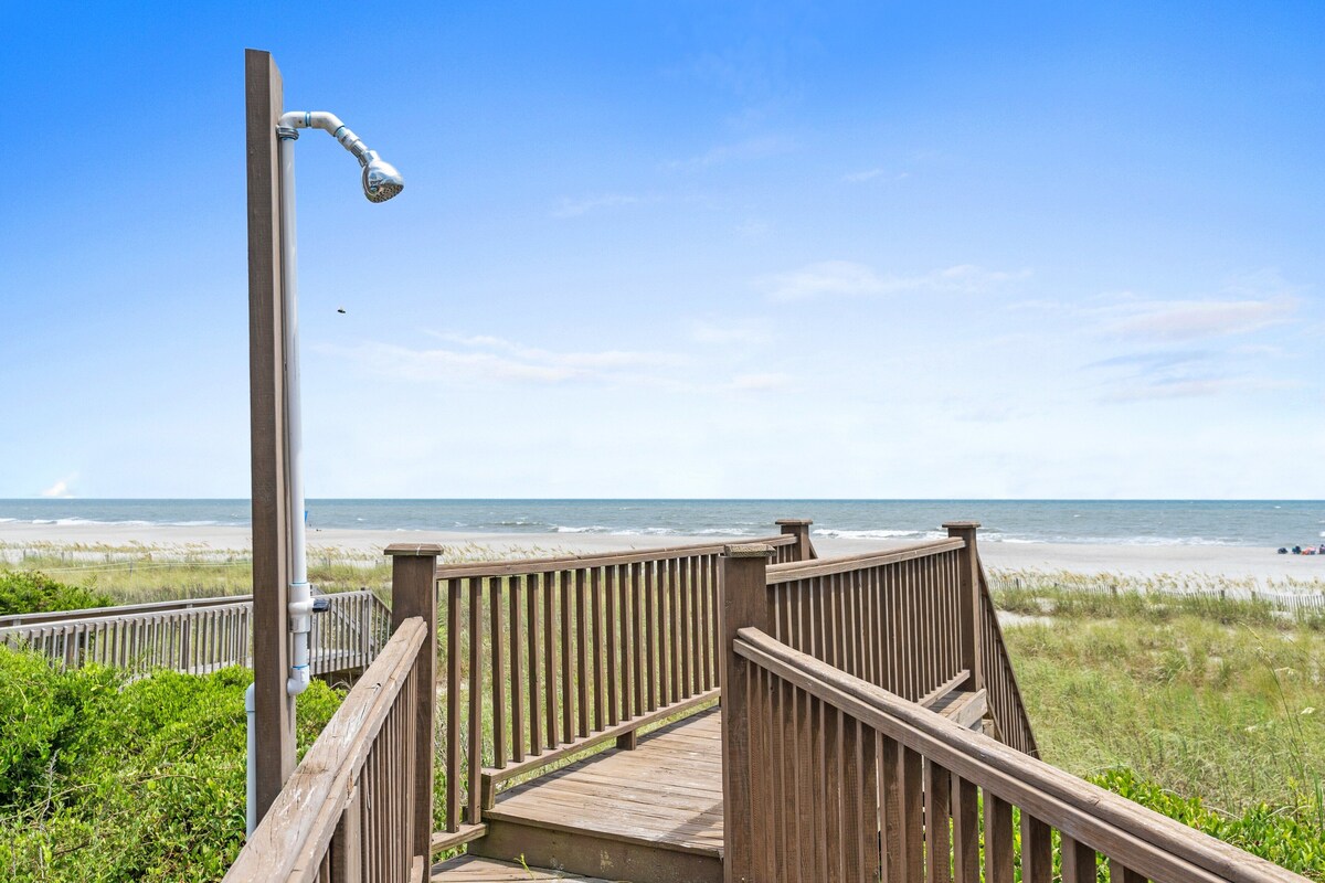 Rainbow’s End, Ocean front home with private heated pool and elevator at Holden Beach