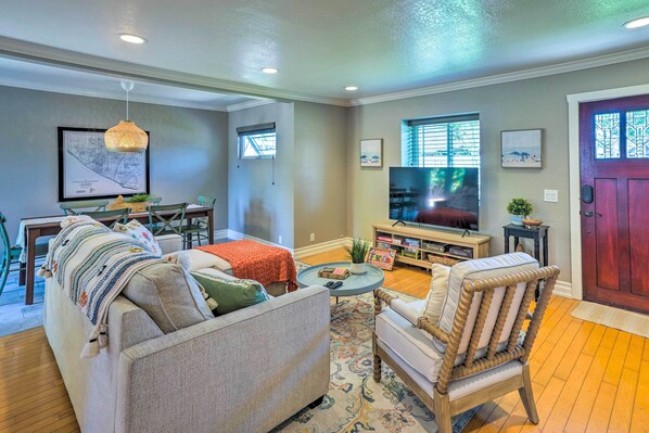 Huntington Beach Vacation Rental | 2BR | 3BA | 1,400 Sq Ft | 1 Step to Enter