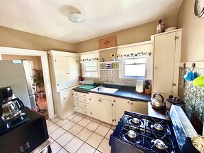 Full Kitchen with gas stove and oven, kettle, microwave, coffe maker, spices...,