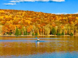 No motor boats allowed on Alpine Lake so the kayaking is fine!