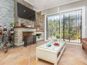Interior Design, Möbel, Flooring, Holz, Decke, Fussboden, Beleuchtung, Wohnzimmer, Zimmer, Stuhl