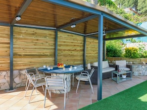 Tabelle, Möbel, Eigentum, Stuhl, Pflanze, Gebäude, Schatten, Tisch Im Freien, Gartenmöbel, Interior Design