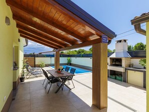 Wood, Flooring, Floor, Swimming Pool, Ceiling, Shade, Composite Material, Beam, Wood Stain, Porch