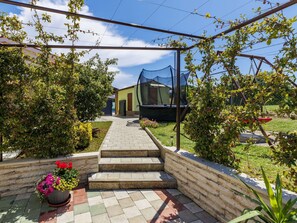 Garden, Land Lot, Shade, Landscaping, Backyard, Walkway, Yard, Flagstone, Flowerpot
