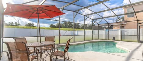 Enjoy Privacy With Your Own Private Pool - Fully Fenced Yard
